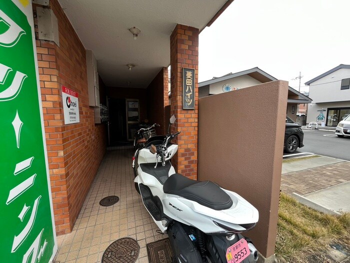 物件外観写真3　(エントランス部分)