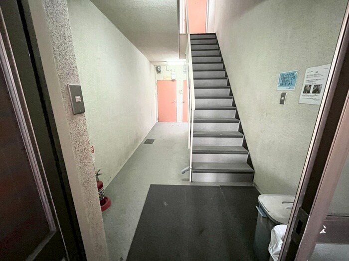 物件外観写真5　(エントランス部分)