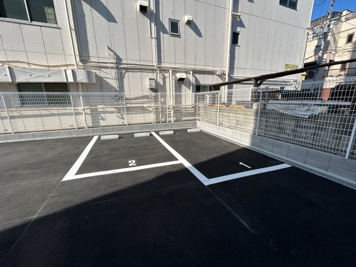 物件外観写真2　(駐車場)