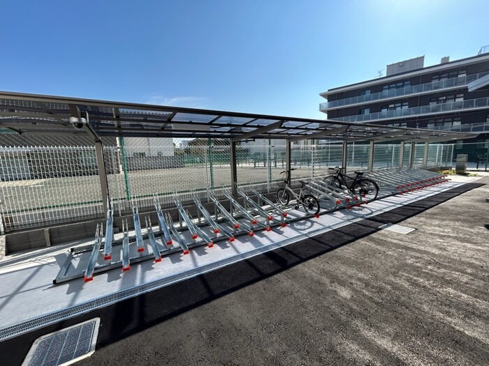 物件外観写真3　(駐輪場)