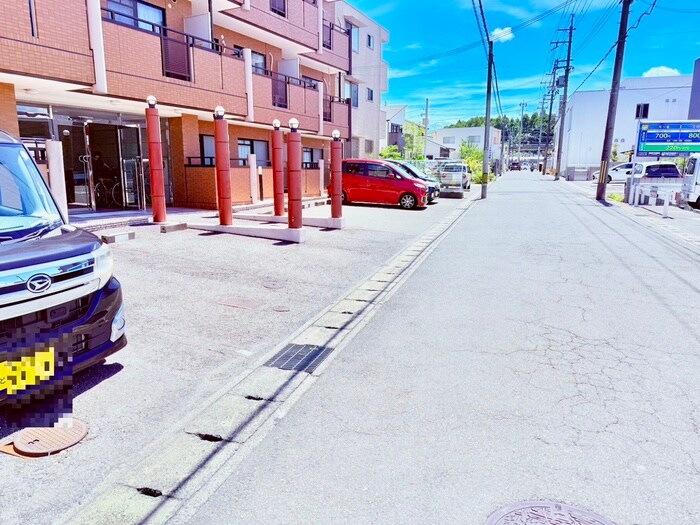 物件外観写真5　(駐車場)