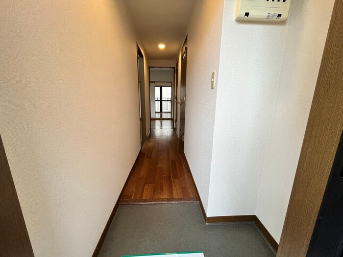 物件内観写真16　(玄関)