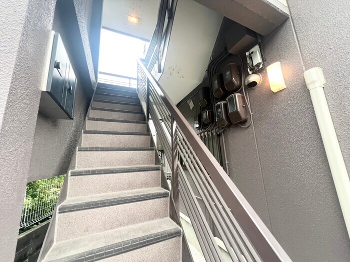 物件外観写真3　(エントランス部分)