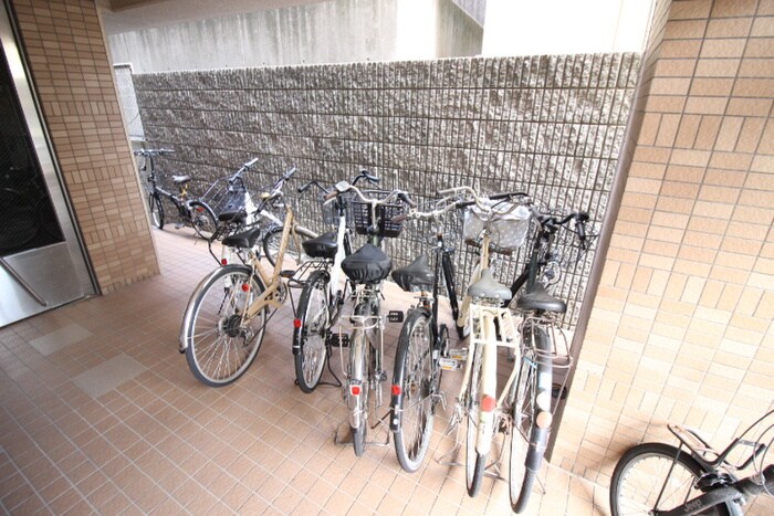 物件外観写真5　(駐輪場)