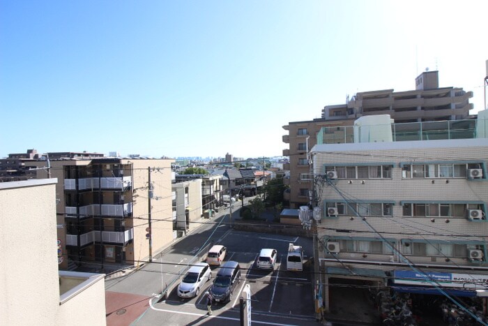 物件内観写真16　(室内からの展望)