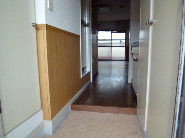 物件内観写真13　(廊下)