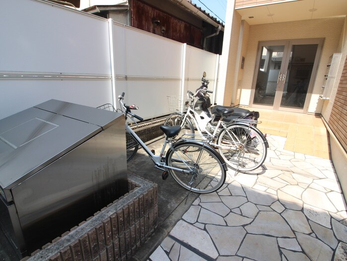 物件外観写真5　(駐輪場)