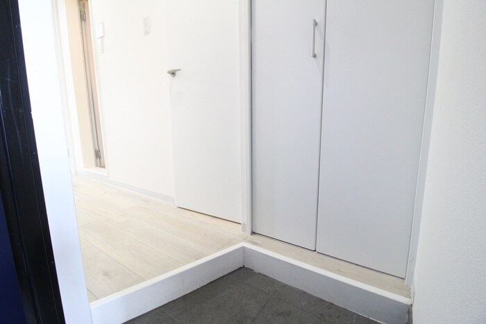 物件内観写真7　(玄関)