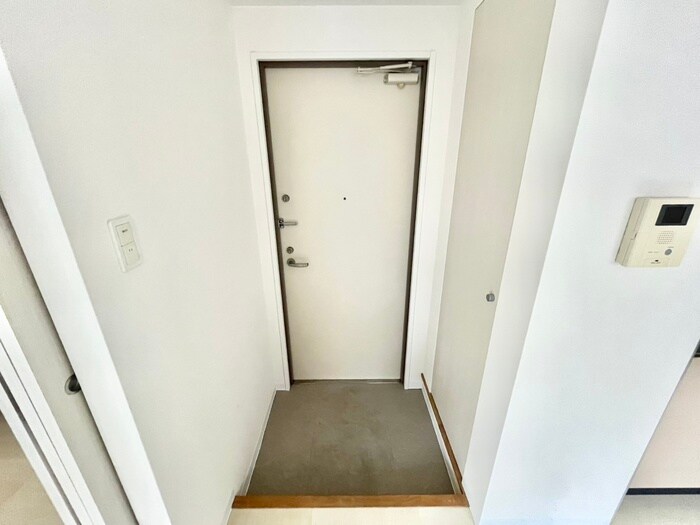 物件内観写真18　(玄関)