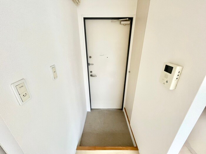 物件内観写真18　(玄関)