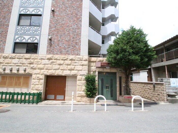 物件外観写真3　(エントランス部分)