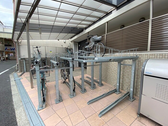 物件外観写真5　(駐輪場)