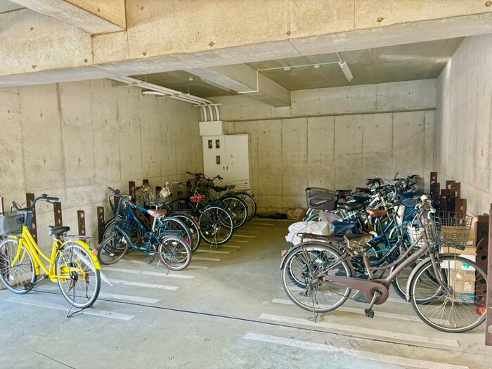 物件外観写真3　(駐輪場)