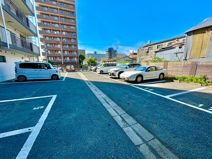 物件外観写真4　(駐車場)