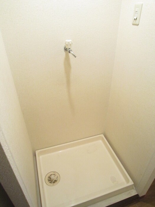 物件内観写真12　(洗濯機置場)