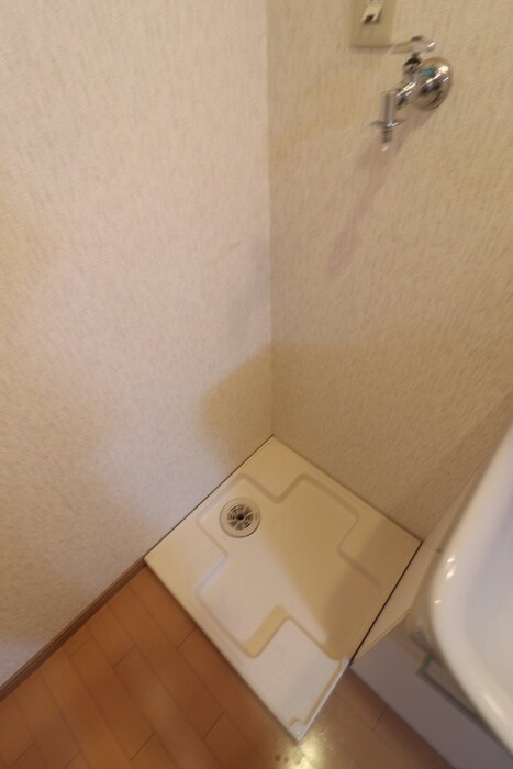 物件内観写真16　(洗濯機置場)