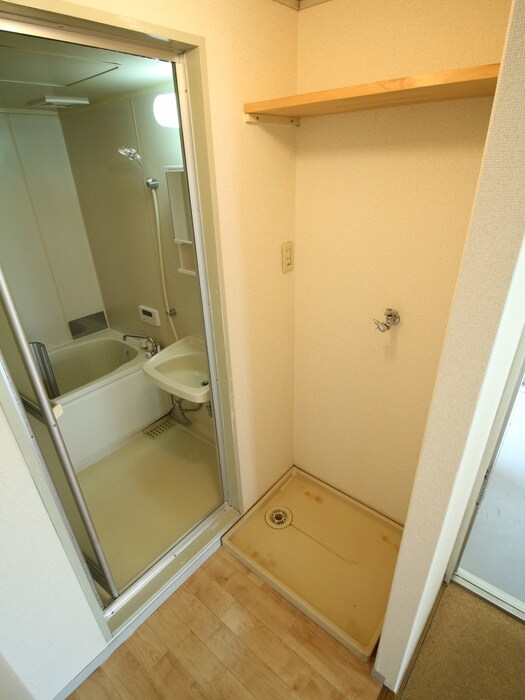 物件内観写真16　(洗濯機置場)