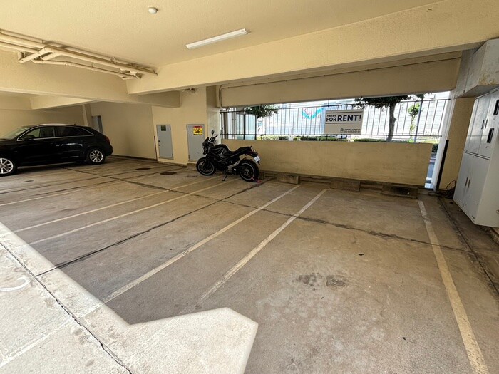 物件外観写真5　(駐車場)