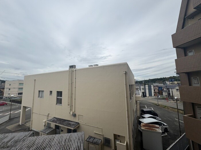 物件内観写真12　(室内からの展望)