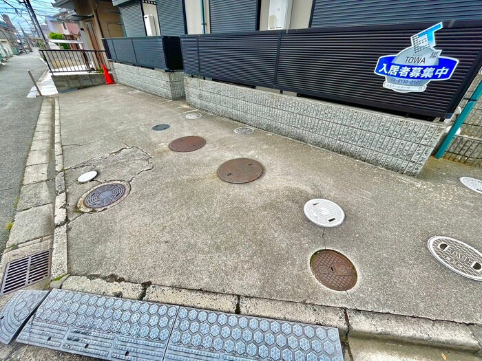 物件外観写真3　(駐車場)