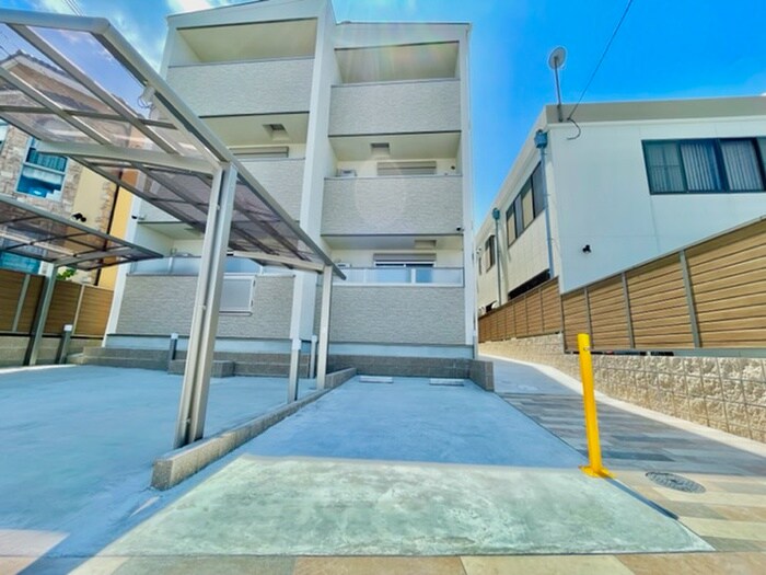 物件外観写真2　(駐車場)