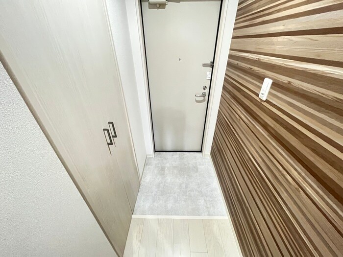 物件内観写真12　(玄関)