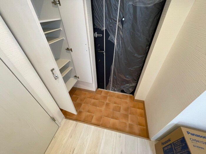 物件内観写真14　(玄関)