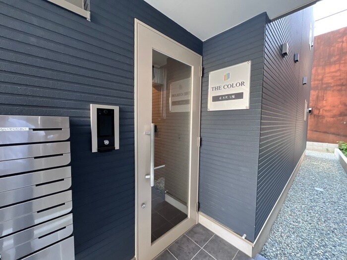 物件外観写真3　(エントランス部分)