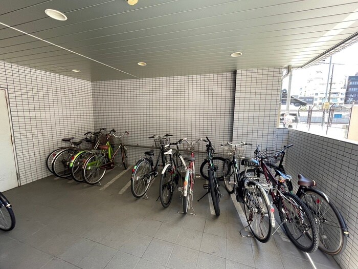 物件外観写真5　(駐輪場)