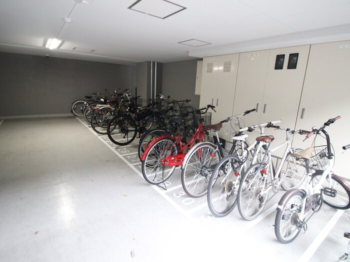 物件外観写真2　(駐輪場)