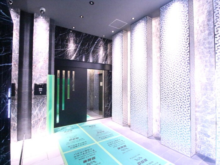 物件外観写真2　(エントランス部分)