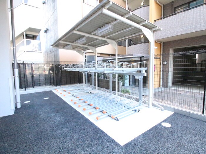 物件外観写真5　(駐輪場)