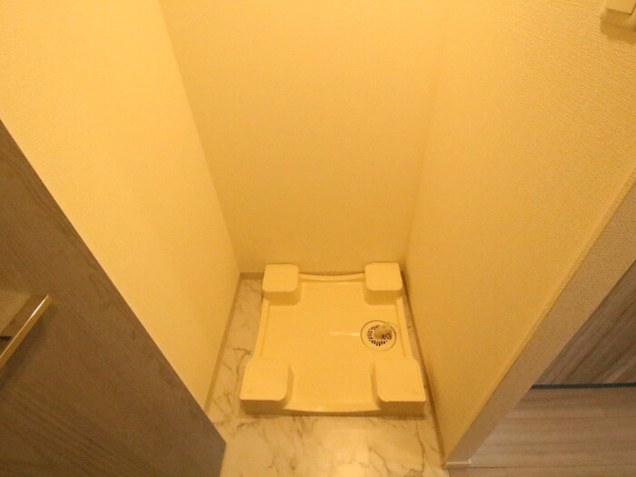 物件内観写真11　(洗濯機置場)