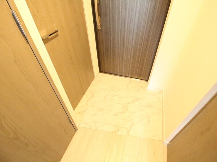物件内観写真18　(玄関)