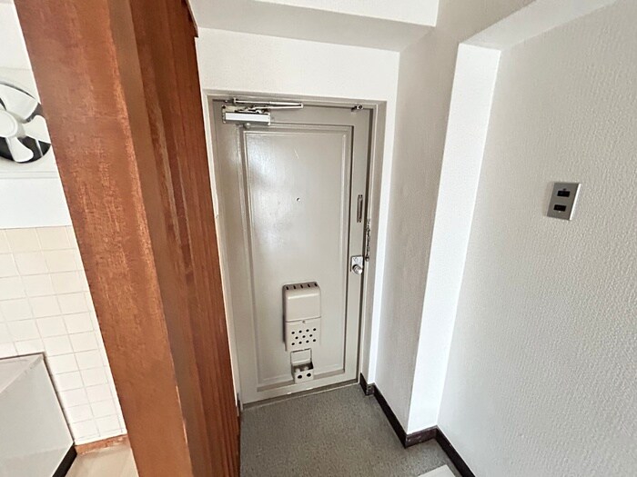 物件内観写真16　(玄関)