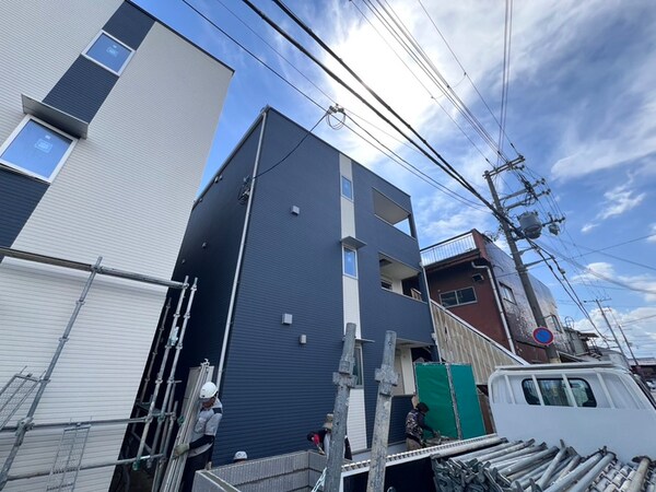 建築中
