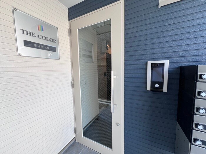 物件外観写真3　(エントランス部分)