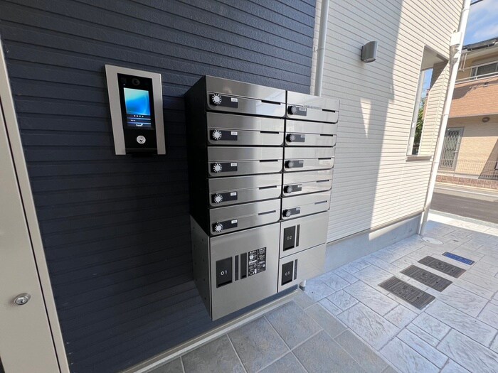 物件外観写真4　(エントランス部分)