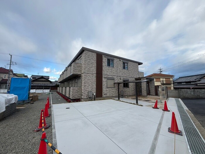 物件外観写真3　(駐車場)