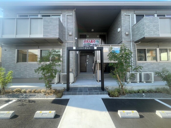 物件外観写真2　(エントランス部分)