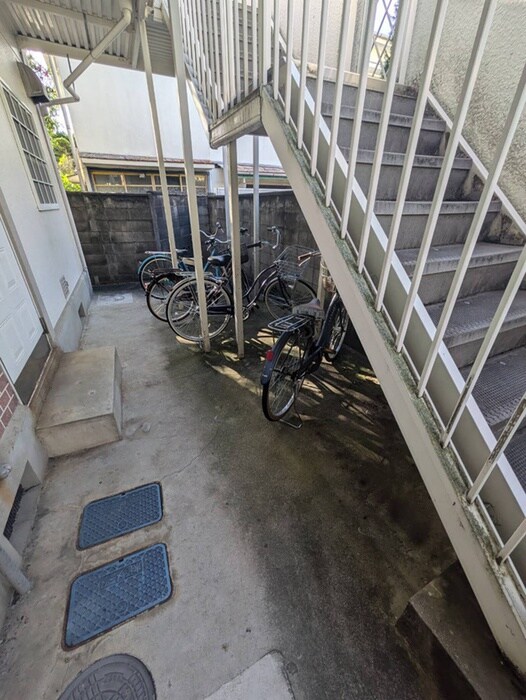 物件外観写真4　(駐輪場)
