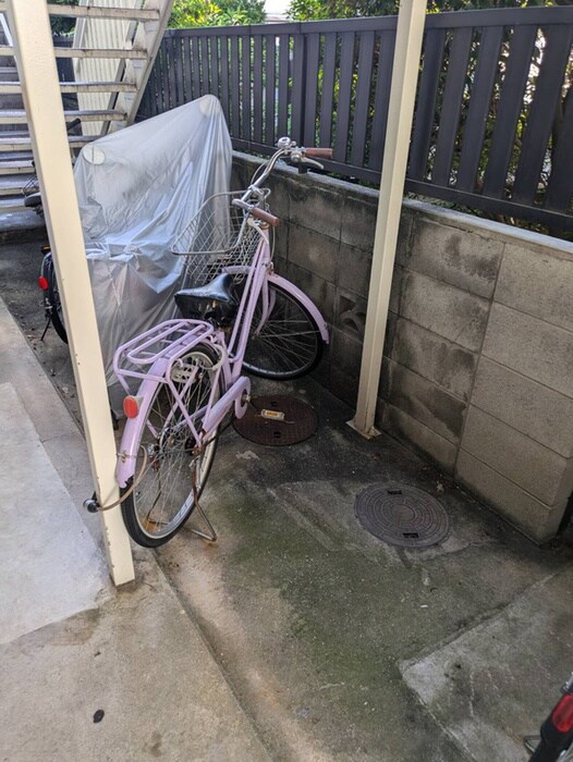 物件外観写真5　(駐輪場)