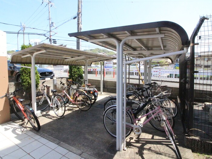 物件外観写真4　(駐輪場)