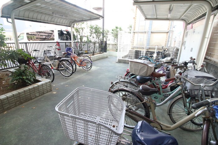 物件外観写真5　(駐輪場)