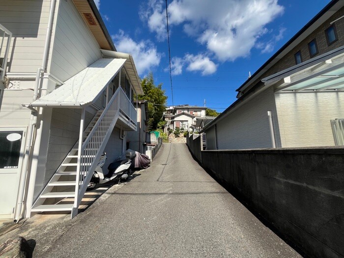 物件外観写真4　(エントランス部分)