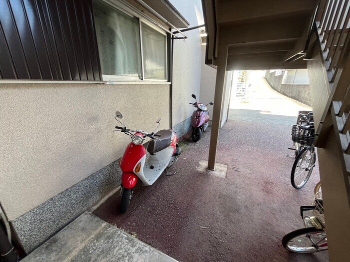 物件外観写真6　(駐輪場)