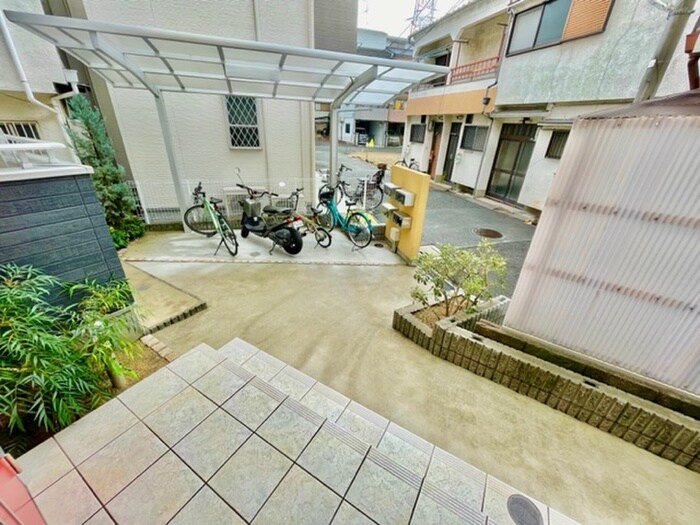 物件外観写真3　(エントランス部分)