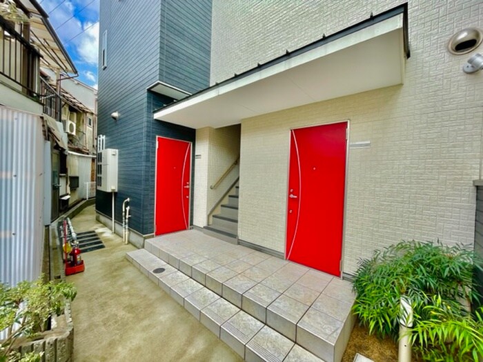 物件外観写真6　(エントランス部分)