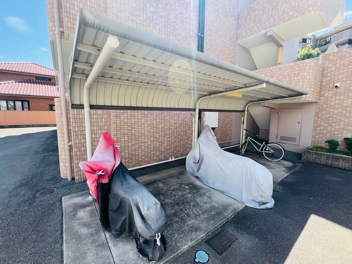物件外観写真5　(駐輪場)