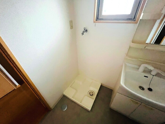 物件内観写真13　(洗濯機置場)